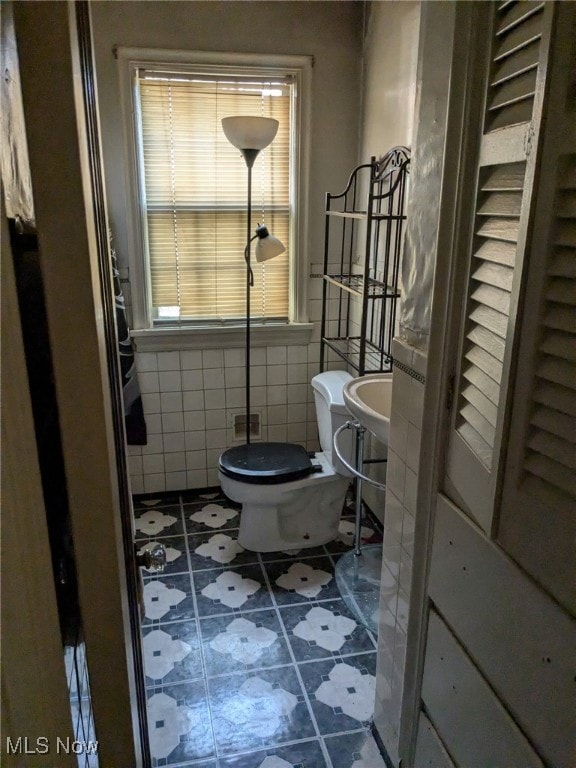 3643 Lindholm Rd, Shaker Heights, OH 44120 - bathroom with toilet and tile walls