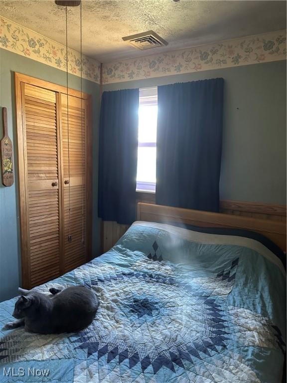 167 Andover Rd, Woodsfield, OH 43793 - bedroom with a textured ceiling and a closet