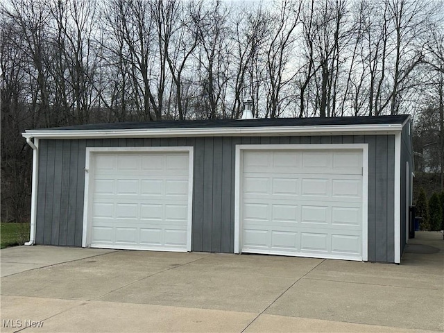 view of detached garage