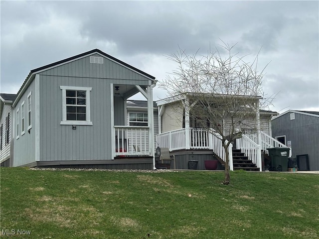 view of front of property with a front yard and covered porch