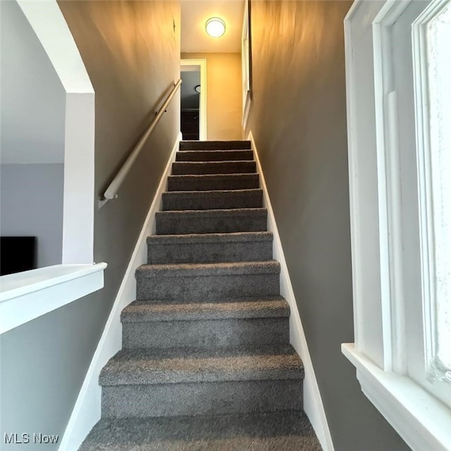 163 The Brooklands, Akron, OH 44305 - view of staircase