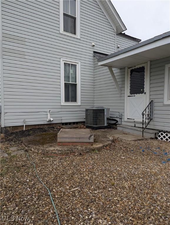 11154 Edgerton Rd, North Royalton, OH 44133 - back of property with entry steps
