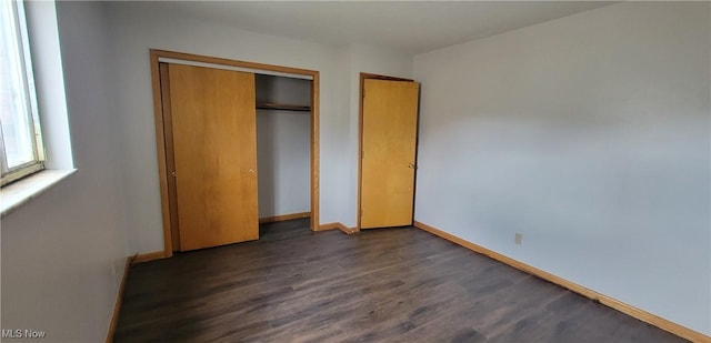 712 Circle Dr, Belpre, OH 45714 - unfurnished bedroom featuring dark wood-style flooring, baseboards, and a closet