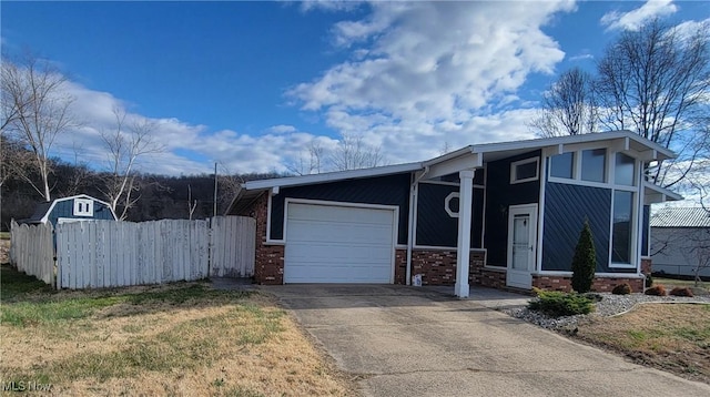 712 Circle Dr, Belpre, OH 45714 - mid-century modern home with fence, driveway, and an attached garage