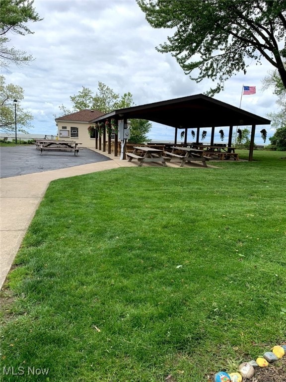 254 E 211th St, Euclid, OH 44123 - view of property's community featuring a lawn