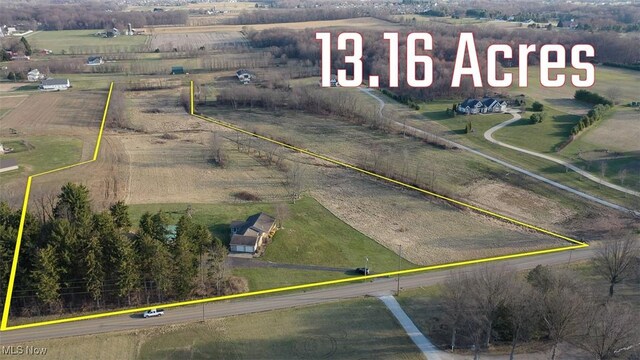 birds eye view of property featuring a rural view