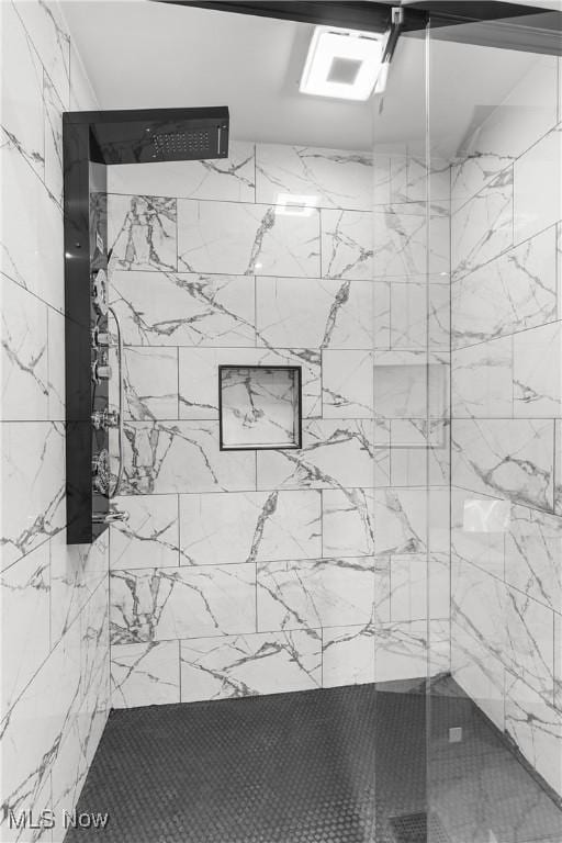 3189 Chardonnay Ln, Poland, OH 44514 - bathroom featuring tiled shower