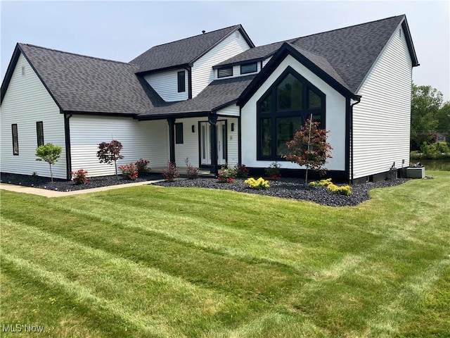 3189 Chardonnay Ln, Poland, OH 44514 - view of front of property featuring a front yard and roof with shingles