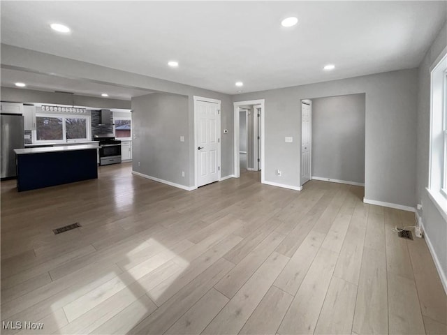 8414 York Rd, North Royalton, OH 44133 - unfurnished living room featuring baseboards, light wood-style flooring, visible vents, and recessed lighting