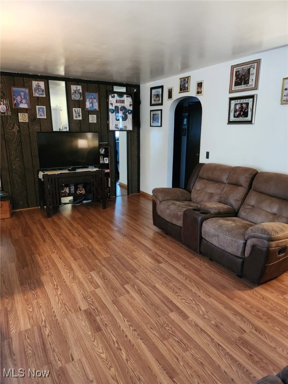 516 Bennett St, Bridgeport, OH 43912 - living room featuring arched walkways and wood finished floors