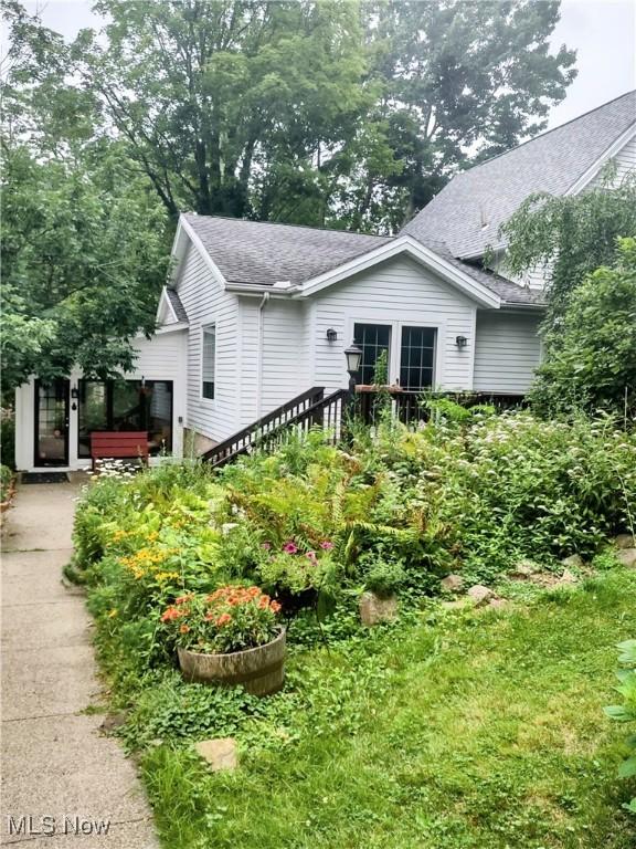 6846 Wakefield, Hiram, OH 44234 - view of front of property with a shingled roof
