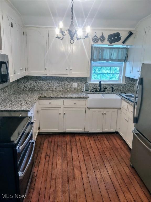 6846 Wakefield, Hiram, OH 44234 - kitchen with freestanding refrigerator, double oven range, a sink, white cabinets, and tasteful backsplash