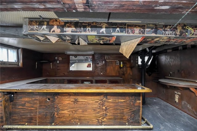 3716 E 52nd St, Cleveland, OH 44105 - bar with a dry bar and wood walls