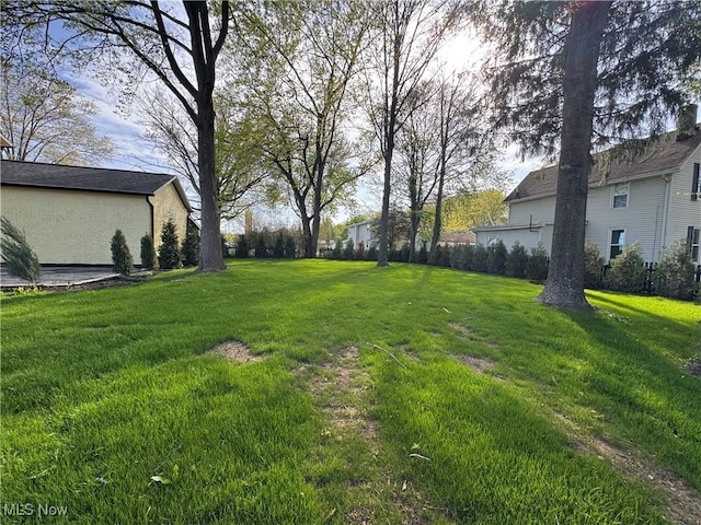 203 W 6th St, Dover, OH 44622 - view of yard