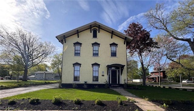 203 W 6th St, Dover, OH 44622 - italianate house with brick siding and a front yard
