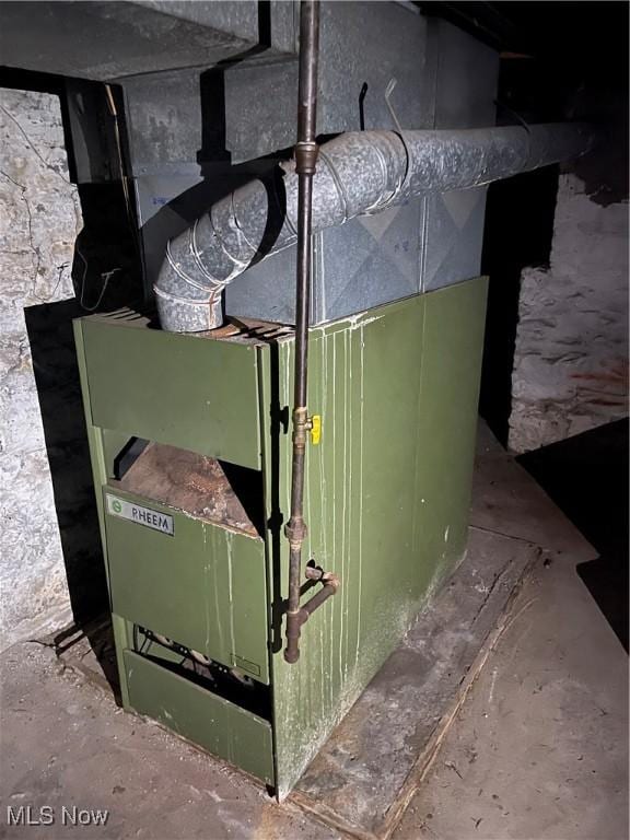 515 E Sixth St, East Liverpool, OH 43920 - utilities featuring heating unit