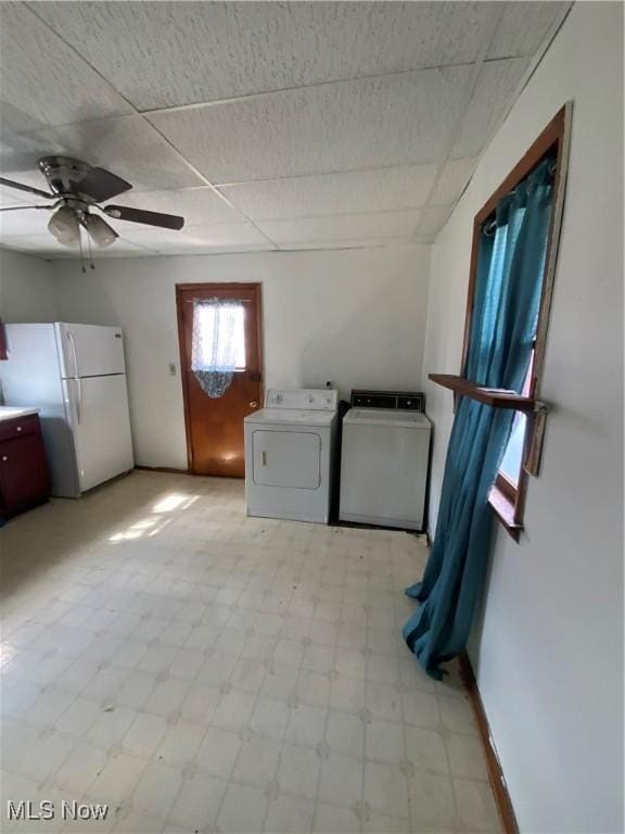 515 E Sixth St, East Liverpool, OH 43920 - laundry area featuring washing machine and clothes dryer, laundry area, light floors, and a ceiling fan