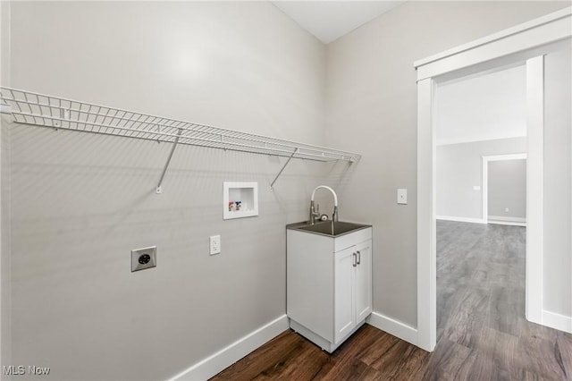 260 Michaels Ct, Cortland, OH 44410 - laundry area featuring hookup for an electric dryer, hookup for a washing machine, dark wood-type flooring, and baseboards