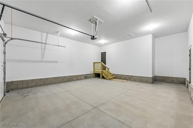 260 Michaels Ct, Cortland, OH 44410 - garage with a garage door opener