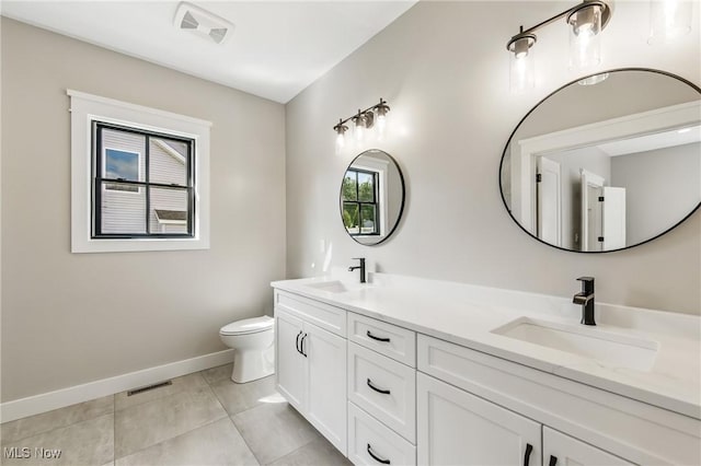 260 Michaels Ct, Cortland, OH 44410 - bathroom featuring double vanity, toilet, and baseboards