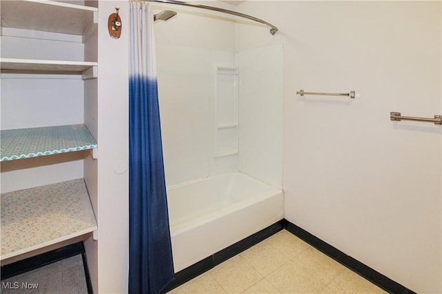 424 Short Prt, Clinton, OH 43452 - bathroom with shower / bathtub combination with curtain and baseboards