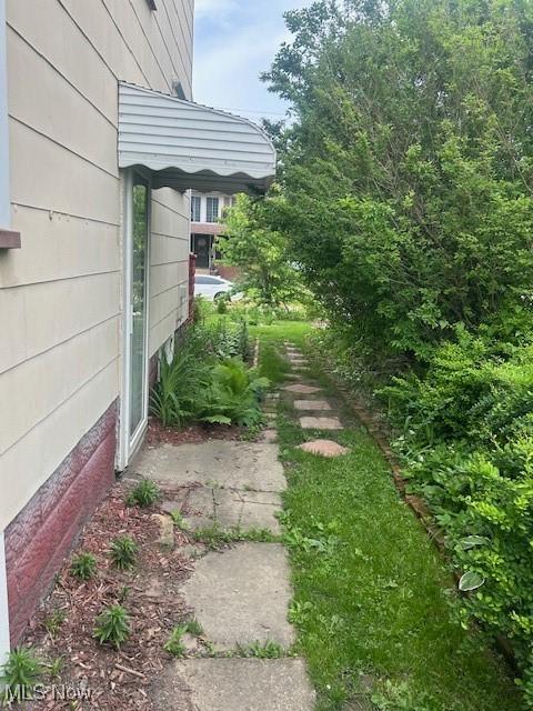252 W Summit St, Alliance, OH 44601 - view of yard