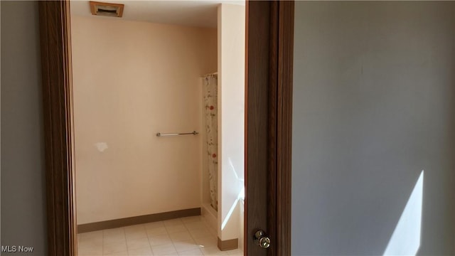 11466 Bloom Rd, Garrettsville, OH 44231 - full bath featuring a shower with curtain and baseboards