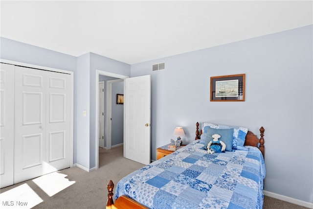 1122 Lake Rd, Conneaut, OH 44030 - bedroom with baseboards, visible vents, a closet, and carpet flooring