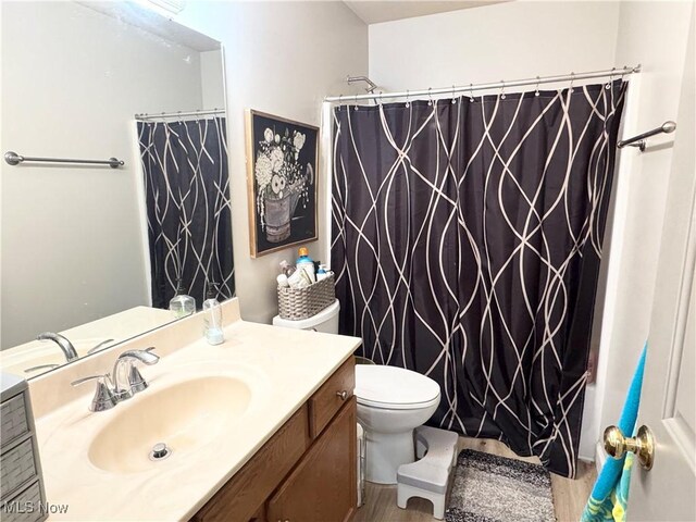 33 Mallards Xing, Canfield, OH 44406 - full bath featuring curtained shower, toilet, and vanity
