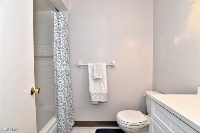 full bath featuring toilet, vanity, shower / bathtub combination with curtain, tile patterned flooring, and baseboards