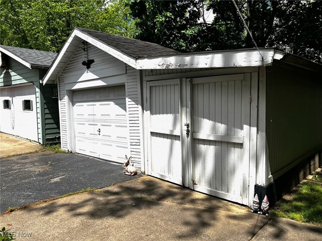 1275 Hollywood, Warren, OH 44483 - view of garage