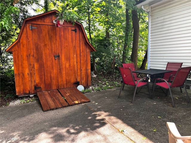 1275 Hollywood, Warren, OH 44483 - view of shed featuring outdoor dining area