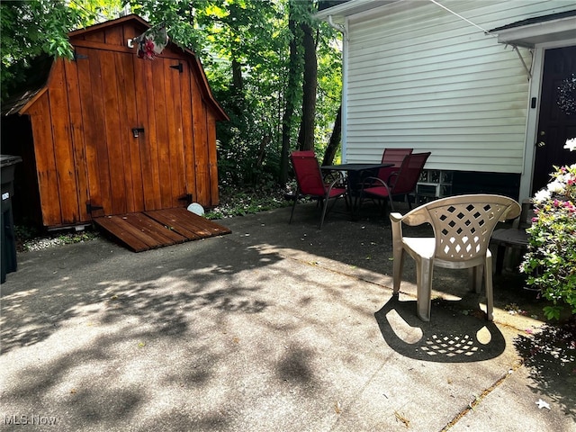 1275 Hollywood, Warren, OH 44483 - view of patio with outdoor dining area, a storage shed, and an outdoor structure