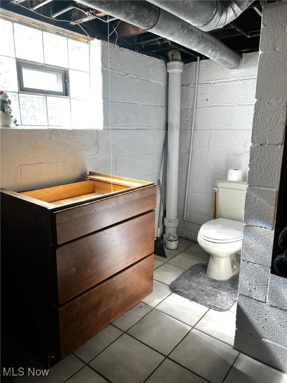 1275 Hollywood, Warren, OH 44483 - bathroom featuring toilet and tile patterned flooring