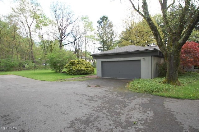 garage featuring aphalt driveway