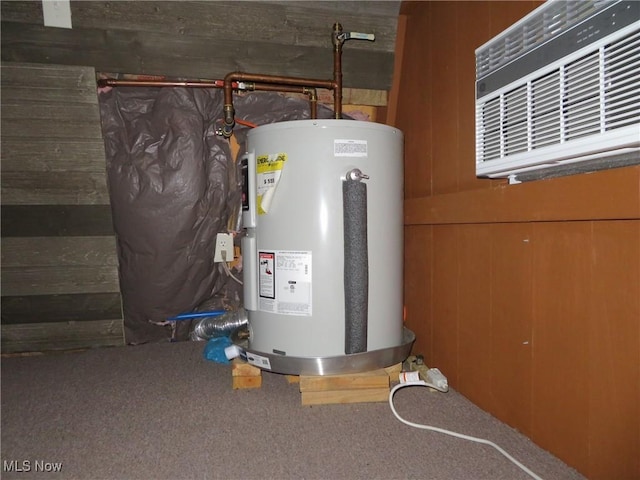 7301 Leafygreen St SW, Carrollton, OH 44615 - utility room with water heater
