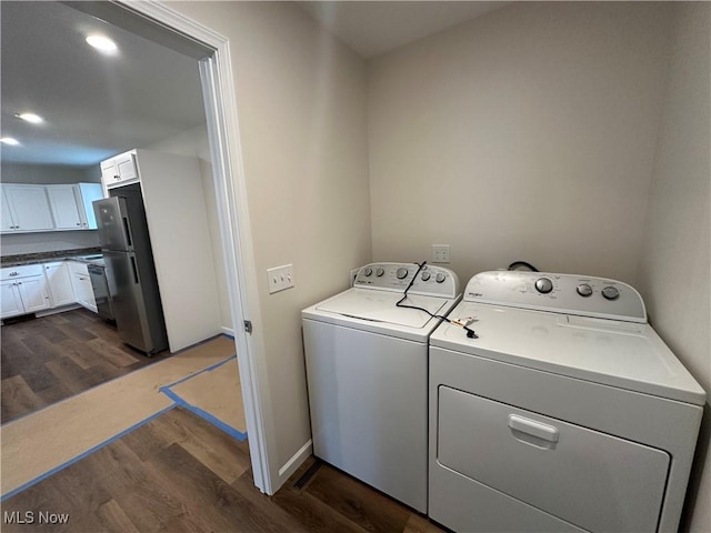 730 Mineral Springs Ave, Youngstown, OH 44511 - laundry room with washing machine and clothes dryer, dark wood finished floors, and baseboards