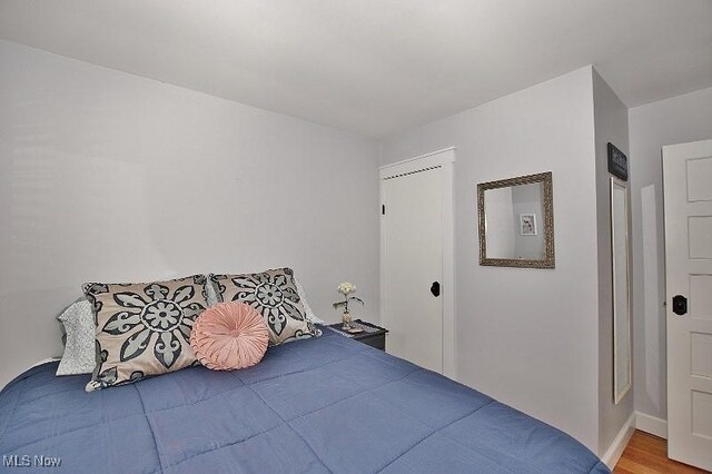 1208 Berwyn Dr SW, Sherrodsville, OH 44675 - bedroom featuring baseboards