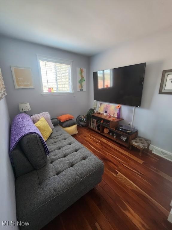1208 Berwyn Dr SW, Sherrodsville, OH 44675 - living area featuring wood finished floors