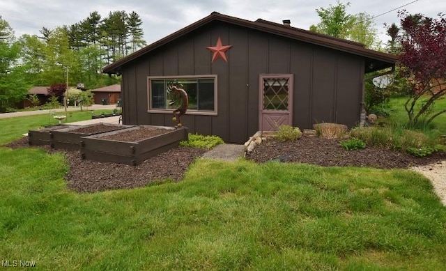 1208 Berwyn Dr SW, Sherrodsville, OH 44675 - view of side of property with board and batten siding, a yard, and a vegetable garden