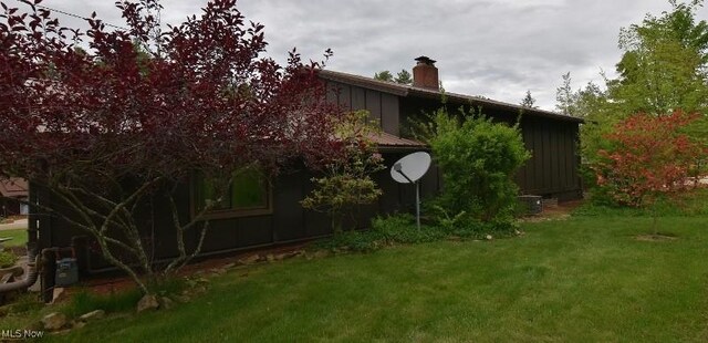 1208 Berwyn Dr SW, Sherrodsville, OH 44675 - view of grassy yard