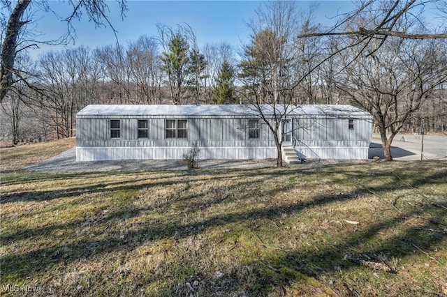 45595 Y And O Rd, Wellsville, OH 43968 - manufactured / mobile home featuring a front yard