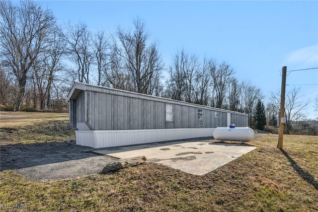 45595 Y And O Rd, Wellsville, OH 43968 - view of side of home with a patio and a yard