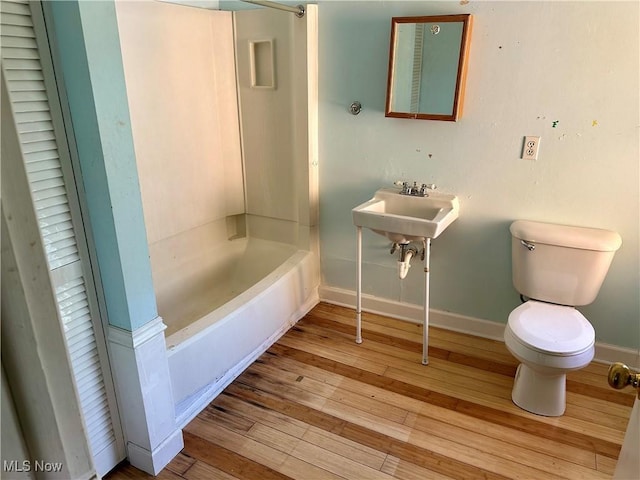34 N Park St, Oberlin, OH 44074 - full bath featuring hardwood / wood-style flooring, toilet, baseboards, shower / washtub combination, and a sink