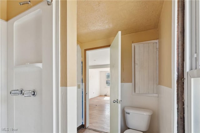 34 N Park St, Oberlin, OH 44074 - full bath featuring toilet and a textured ceiling