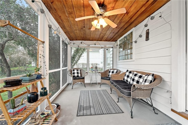 sunroom / solarium featuring an outdoor hangout area and a ceiling fan