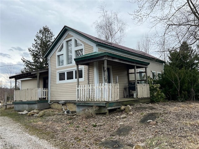 6232 Weaver Rd, Conneaut, OH 44030 - view of front facade featuring metal roof and a porch