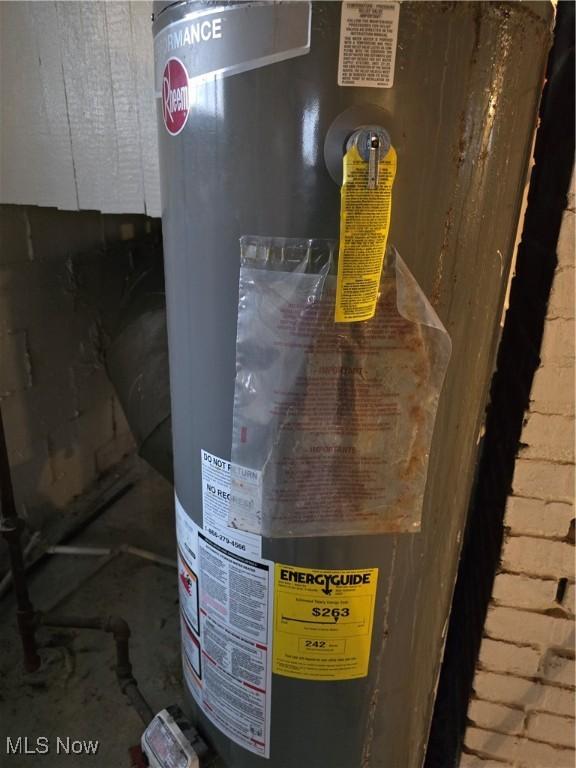 38 Royal Pl, Akron, OH 44310 - utility room with gas water heater