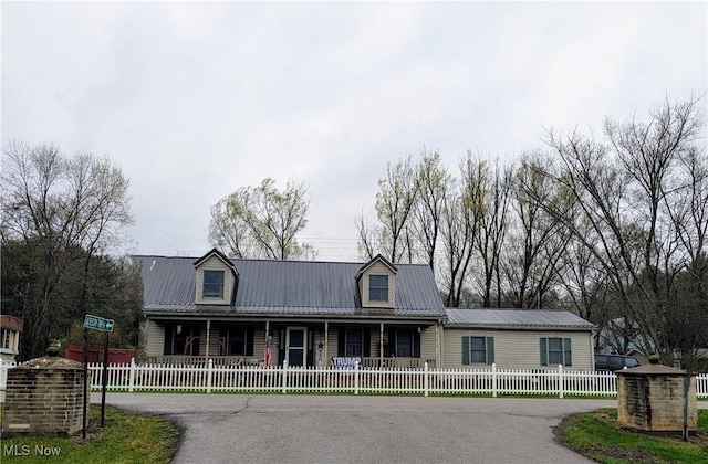 44790 County Road 23, Coshocton, OH 43812 - view of front facade with metal roof, a fenced front yard, curved driveway, and covered porch