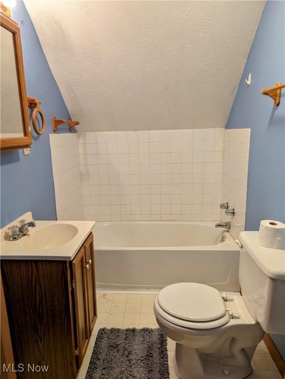 44790 County Road 23, Coshocton, OH 43812 - full bath with lofted ceiling, toilet, a washtub, and a textured ceiling